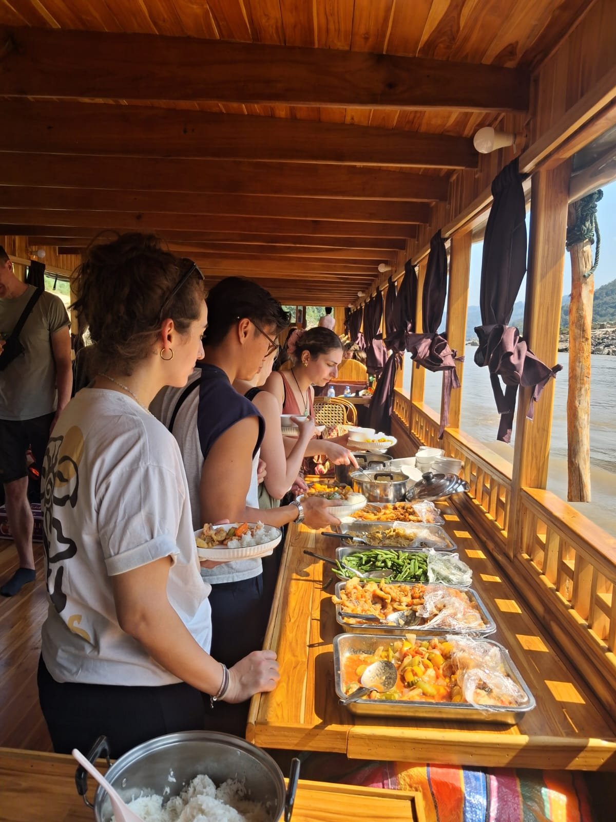 Luangprabang cruise, buffet lunch